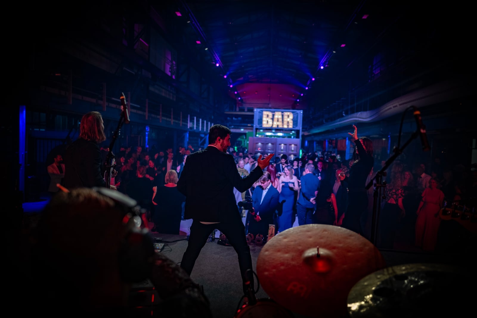 Benga Band live op een bedrijfsfeest in de Kromhouthal in Amsterdam (4)