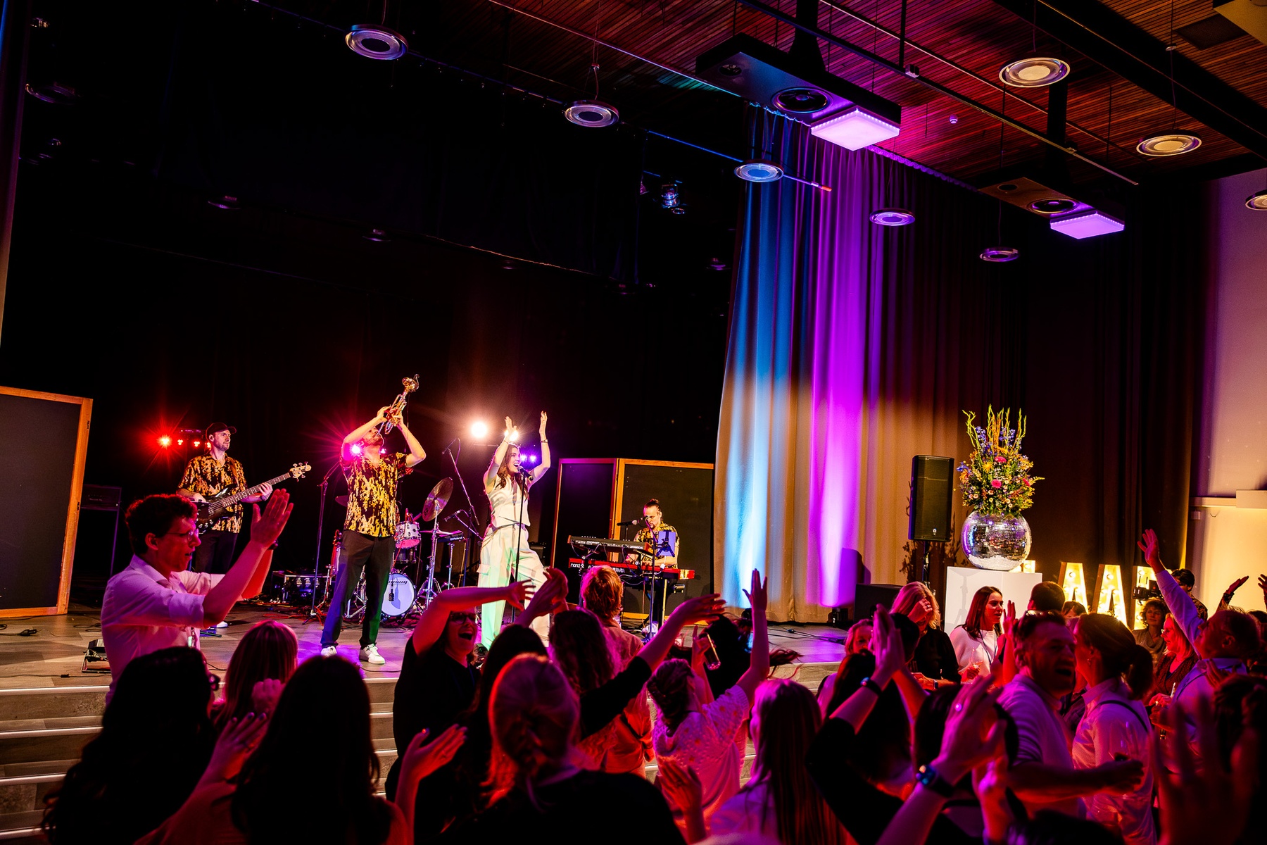 Benga Band live op een bedrijfsfeest in een NH Hotel (12)